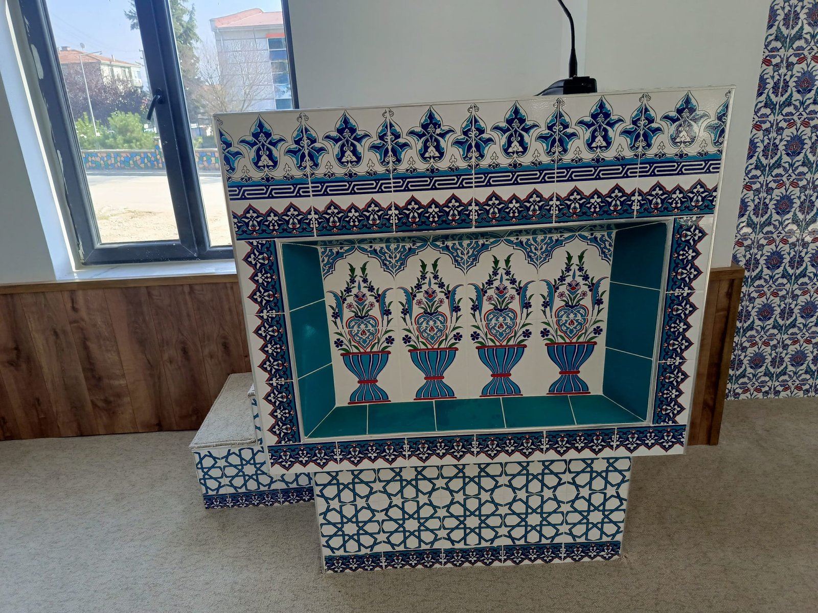 Lale motifli çini pano