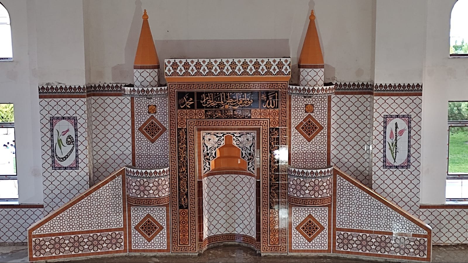 Cami mihrap çinisi
